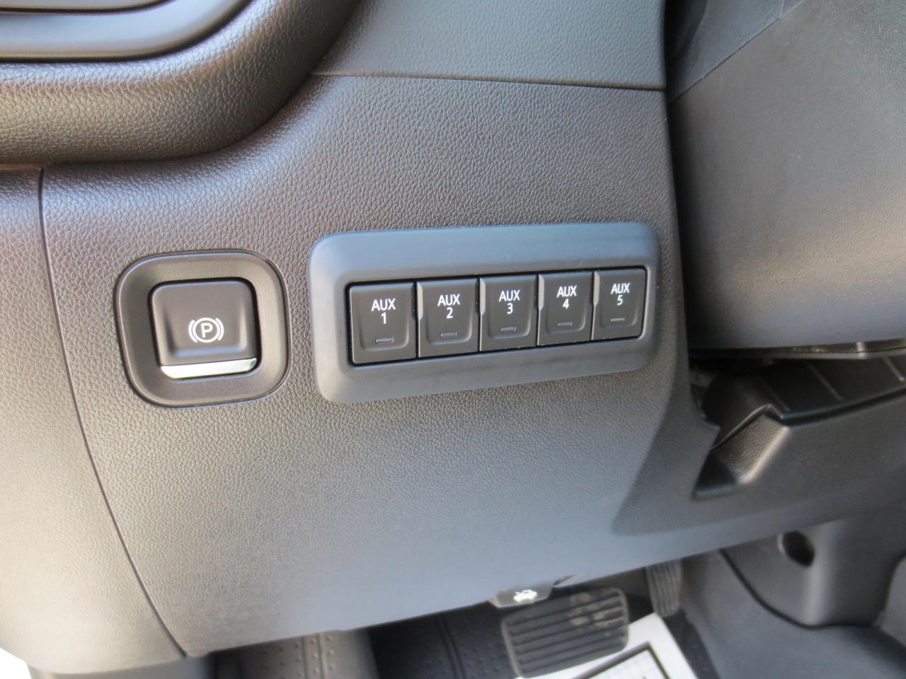 Chevrolet Silverado 2500HD Custom Crew Cab Long Box 4WD 2025
