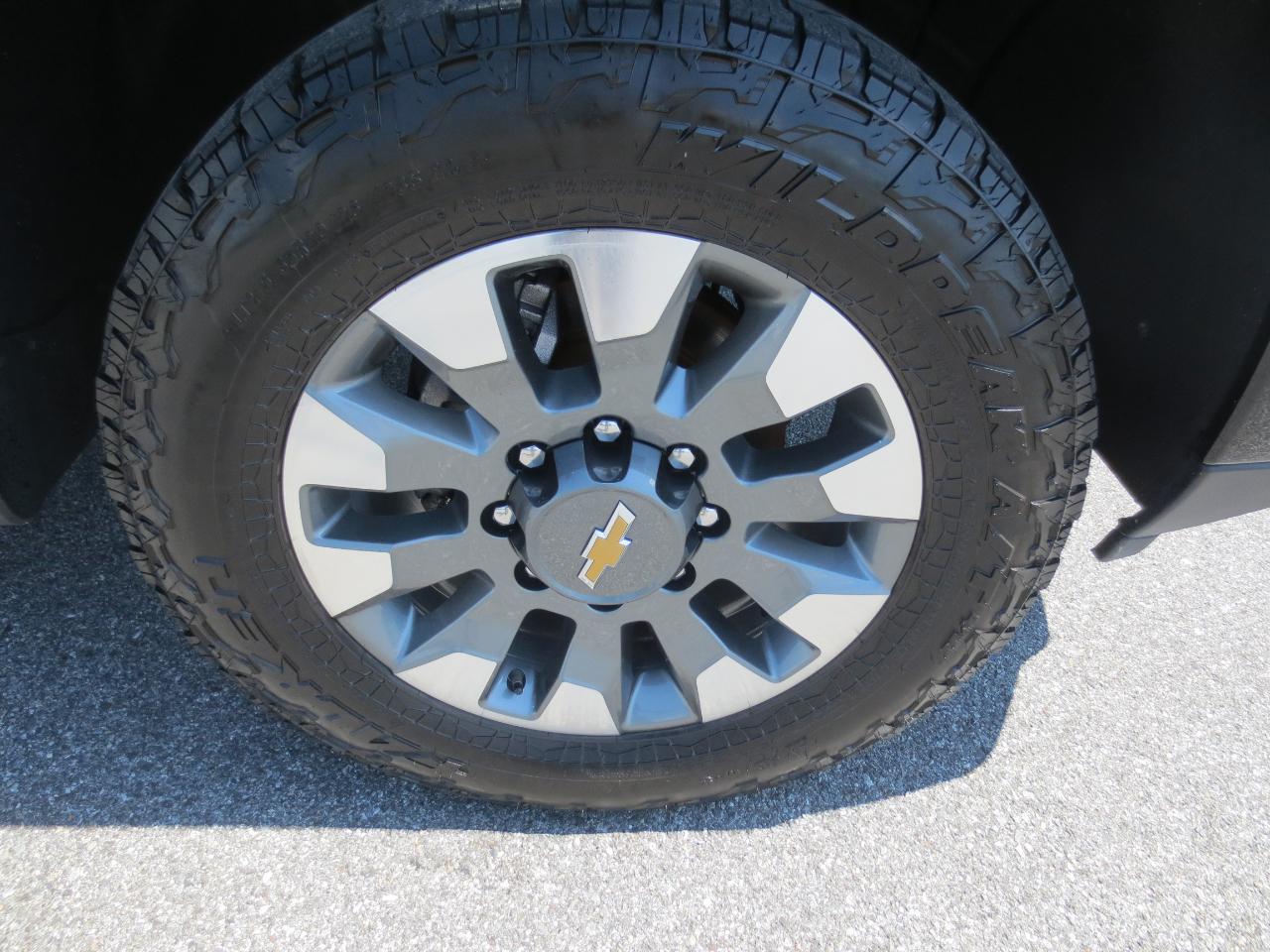 Chevrolet Silverado 2500HD Custom Crew Cab Long Box 4WD 2025