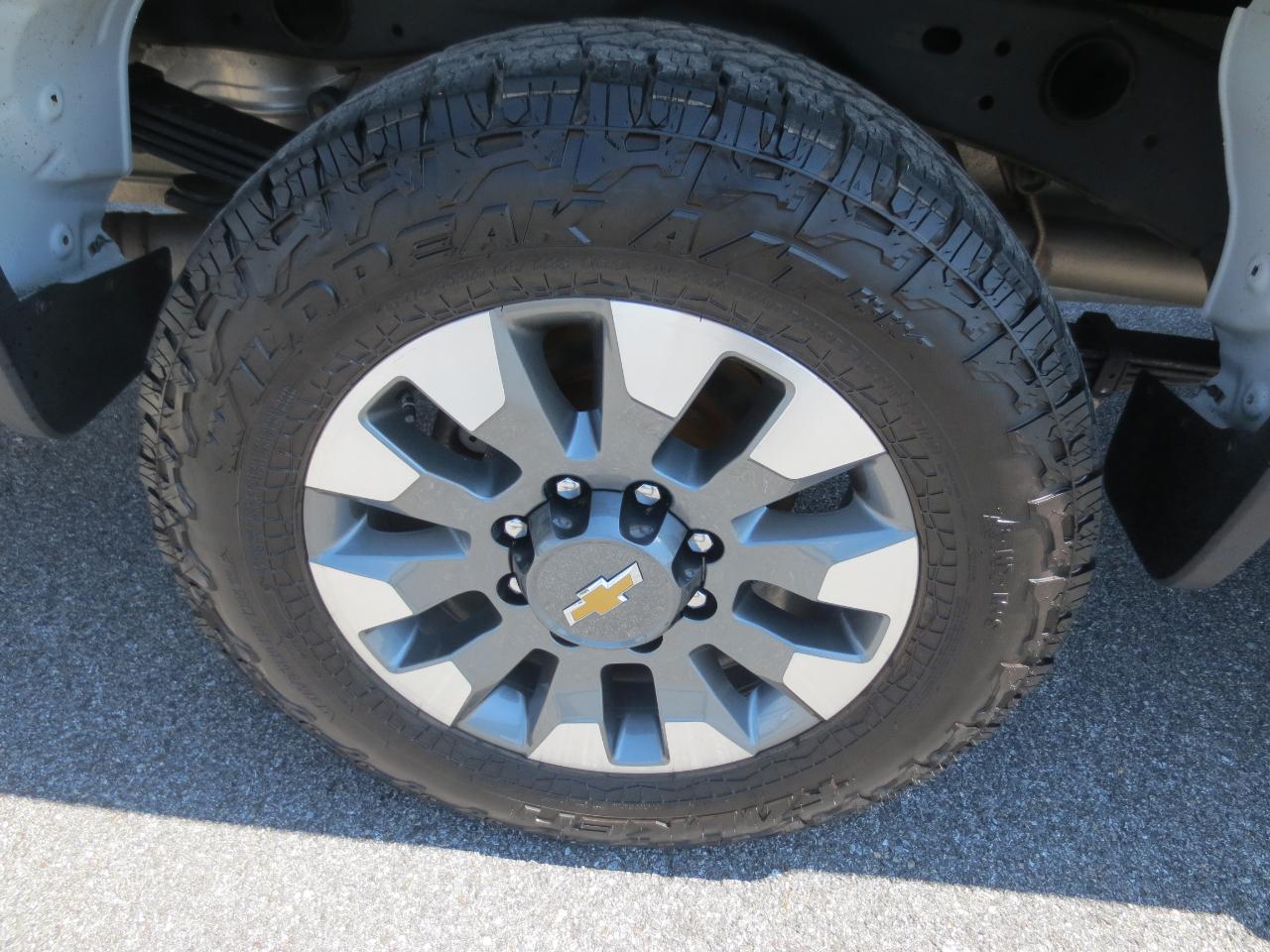 Chevrolet Silverado 2500HD Custom Crew Cab Long Box 4WD 2025
