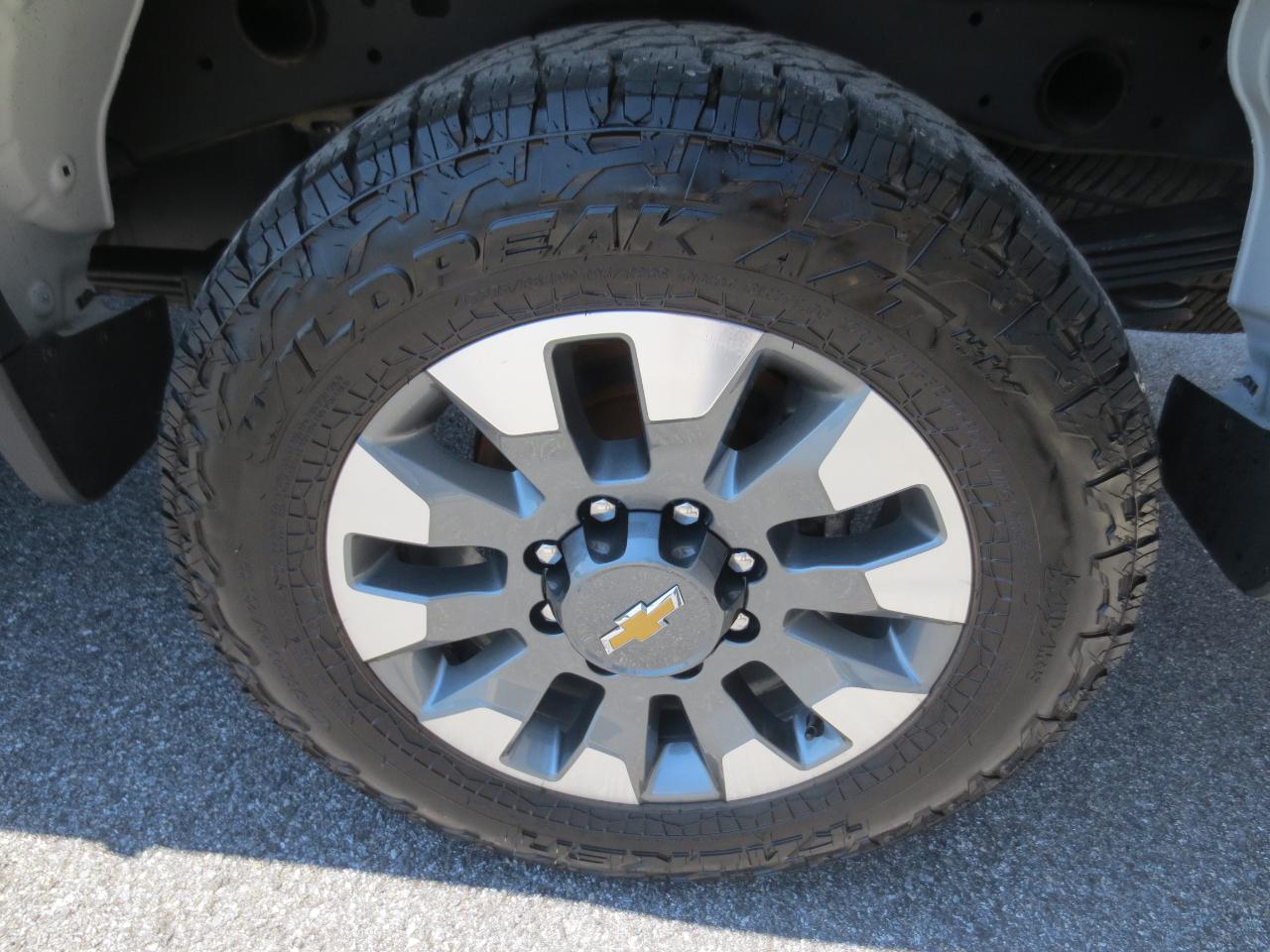 Chevrolet Silverado 2500HD Custom Crew Cab Long Box 4WD 2025