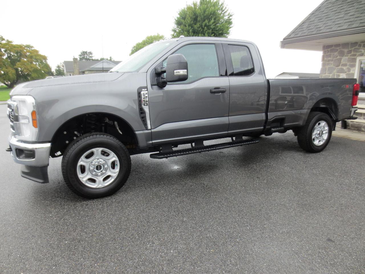 Ford F-250 SD XLT SuperCab Long Bed 4WD 2026