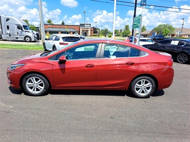 2017 Chevrolet Cruze LT photo 2
