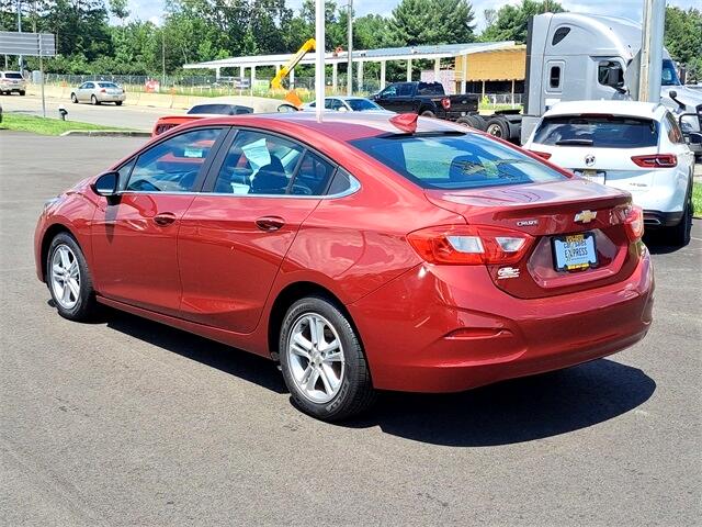 2017 Chevrolet Cruze LT photo 3