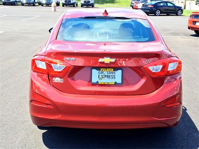 2017 Chevrolet Cruze LT photo 4