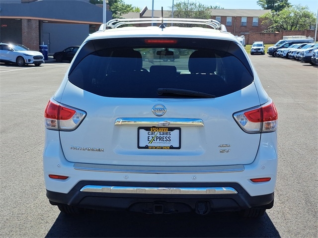 2013 Nissan Pathfinder SV photo 2