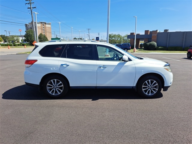 2013 Nissan Pathfinder SV photo 4