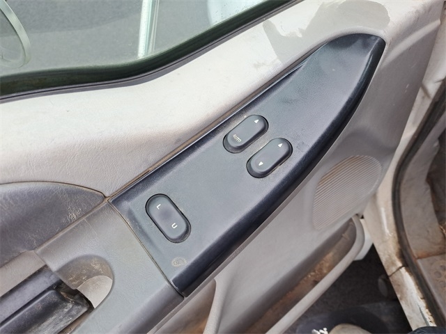 Ford Super Duty F-650  2001