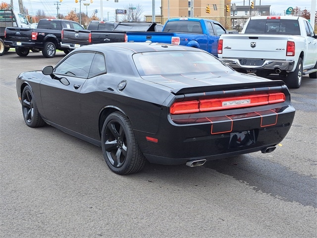 2014 Dodge Challenger R/T photo 2