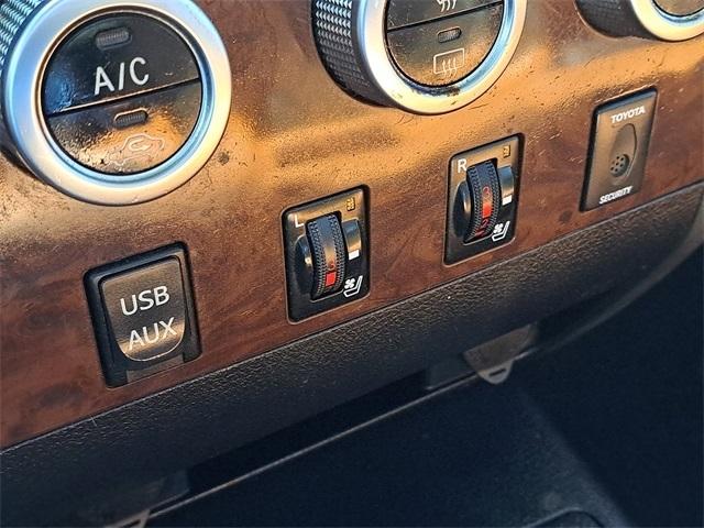 Toyota Tundra 4WD Truck  2012