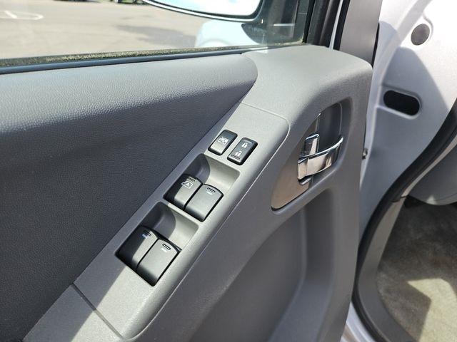 Nissan Frontier  2012