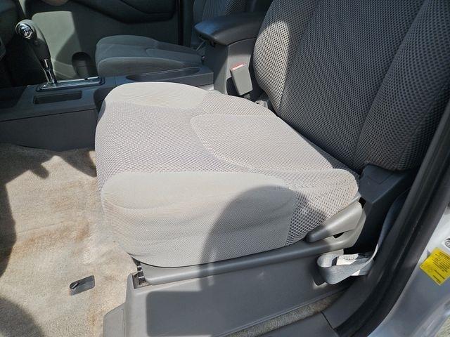 Nissan Frontier  2012
