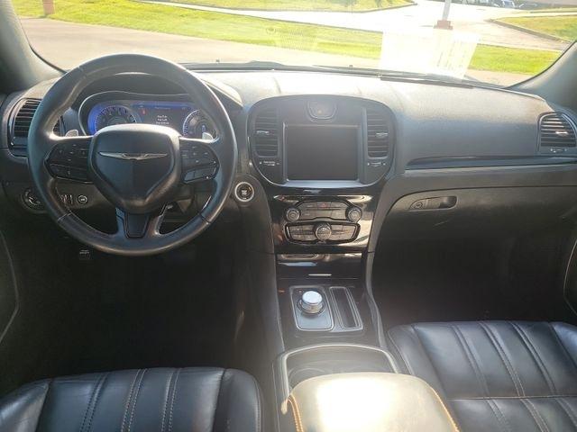 Chrysler 300  2018