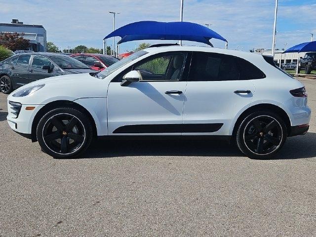 Porsche Macan  2016