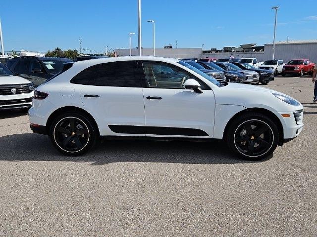 Porsche Macan  2016