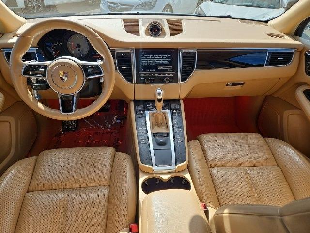 Porsche Macan  2016