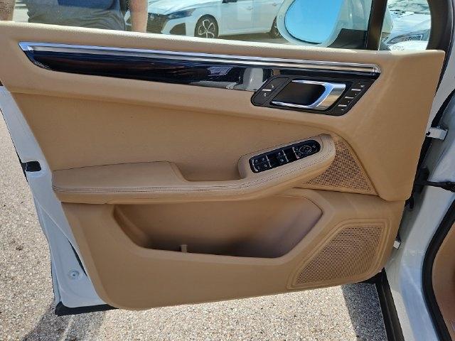 Porsche Macan  2016