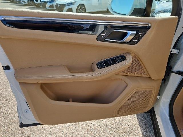 Porsche Macan  2016