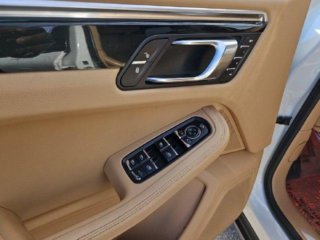 Porsche Macan  2016