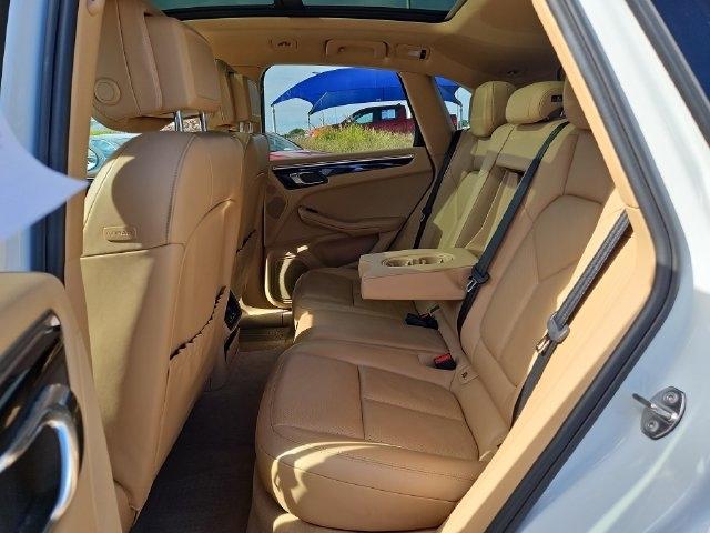 Porsche Macan  2016