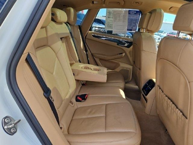 Porsche Macan  2016