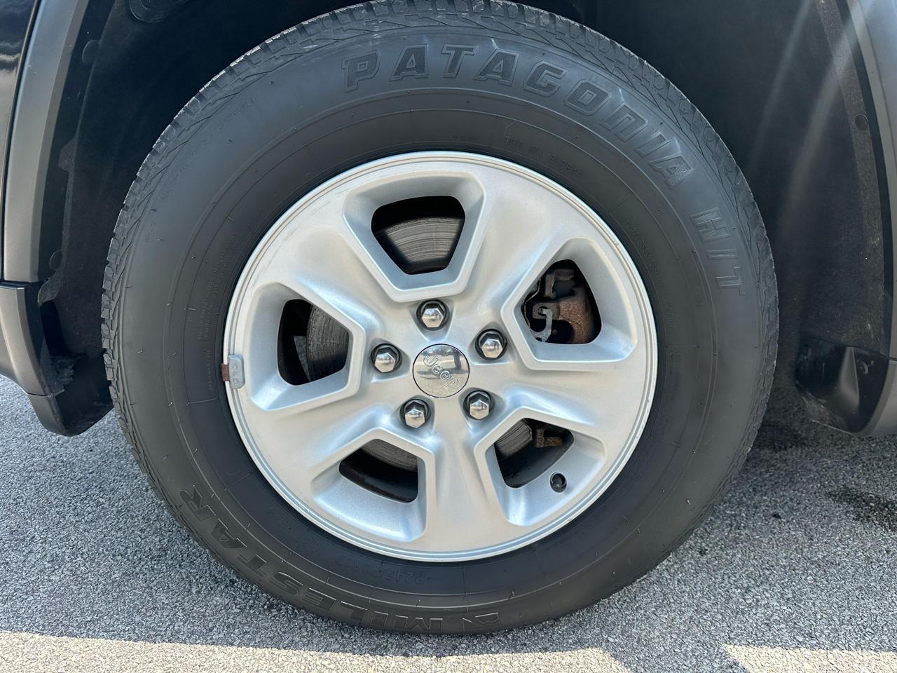Jeep Grand Cherokee Laredo 4WD 2016