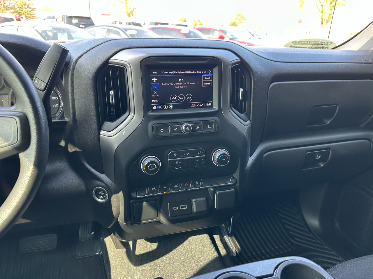 Chevrolet Silverado 1500 Custom Crew Cab 4WD 2022 Chevrolet Silverado 1500 Custom Crew Cab 4WD 2022