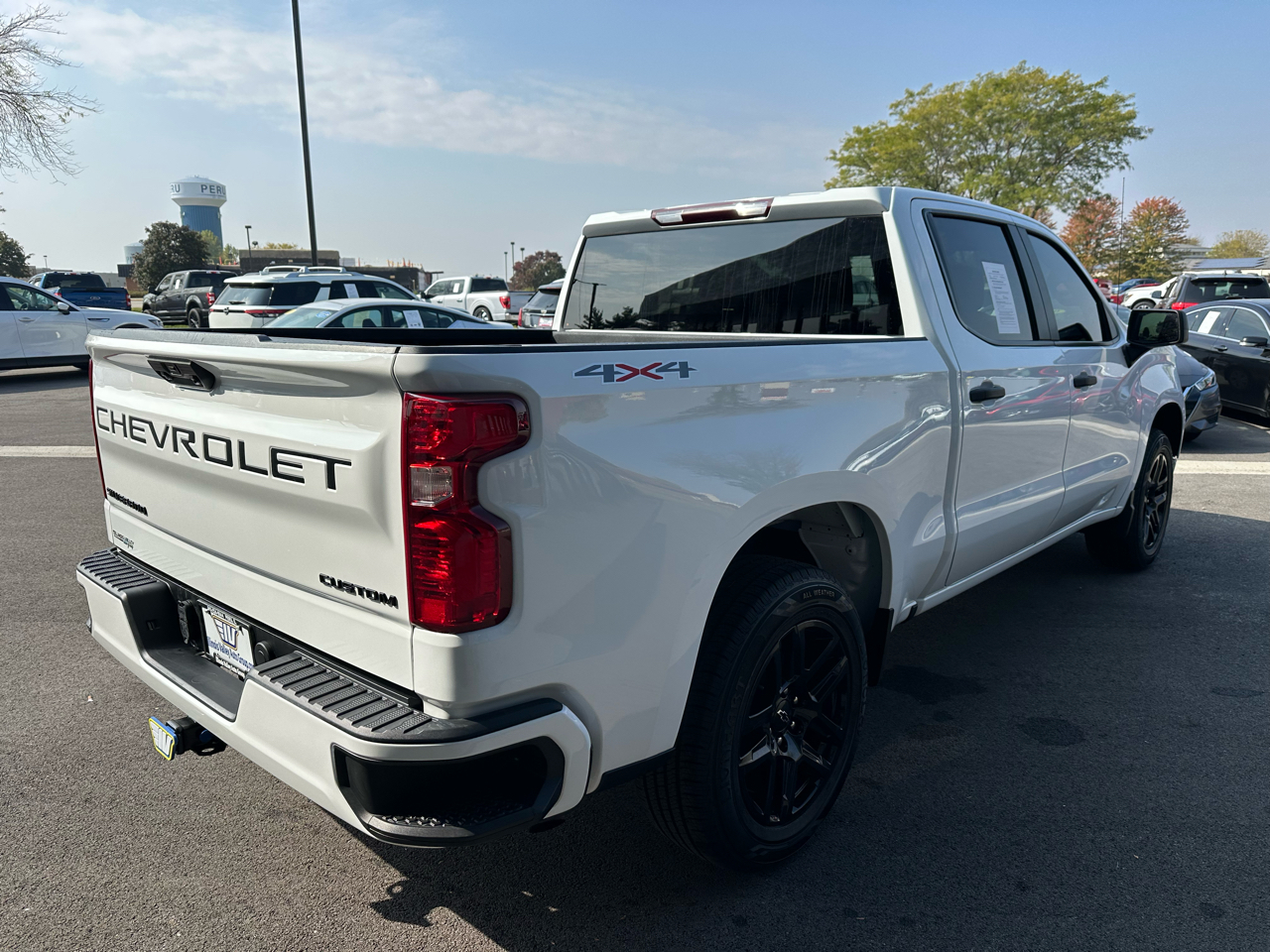 Chevrolet Silverado 1500 Custom Crew Cab 4WD 2022 Chevrolet Silverado 1500 Custom Crew Cab 4WD 2022