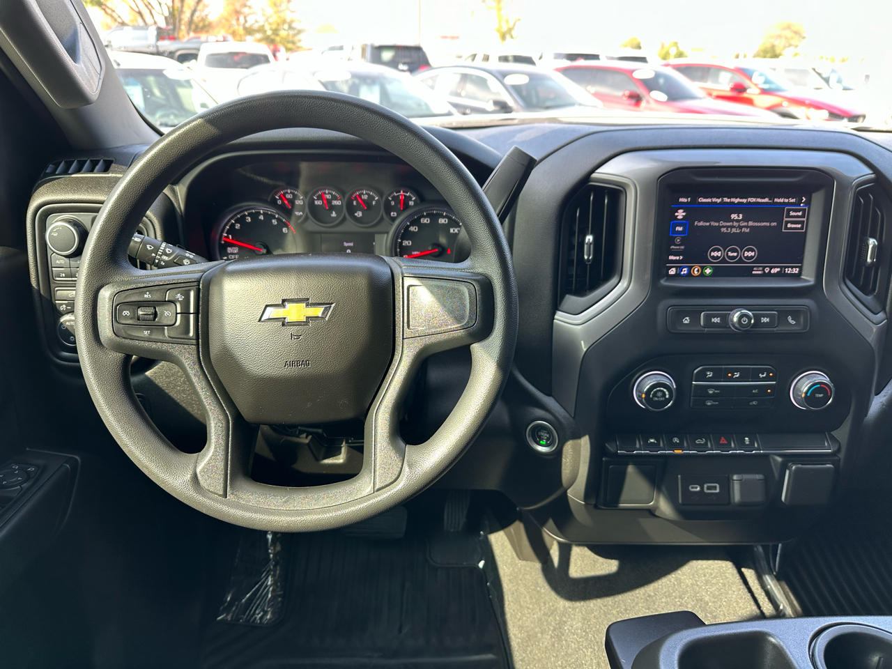 Chevrolet Silverado 1500 Custom Crew Cab 4WD 2022 Chevrolet Silverado 1500 Custom Crew Cab 4WD 2022