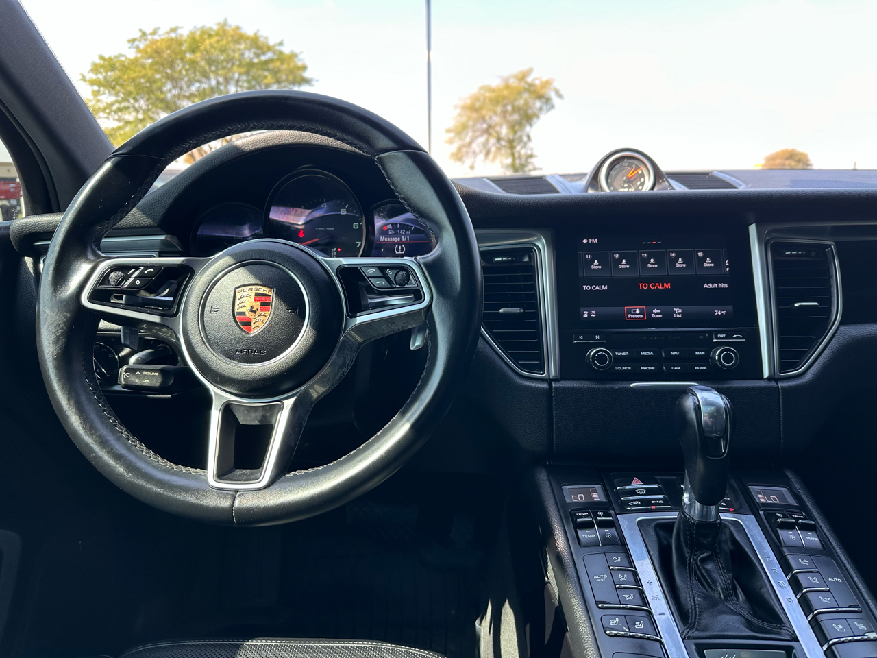 2017 Porsche Macan photo 3