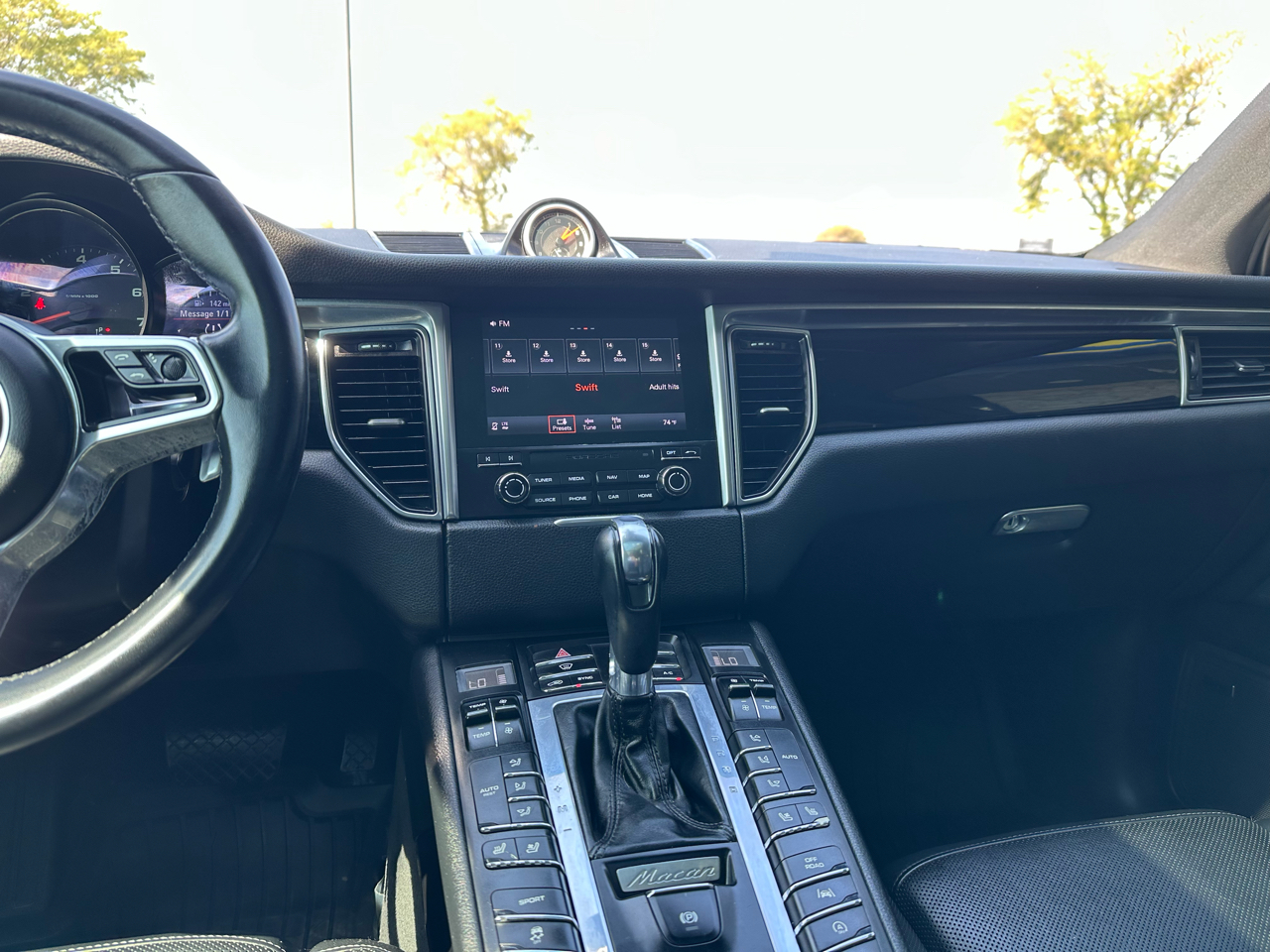 2017 Porsche Macan photo 12