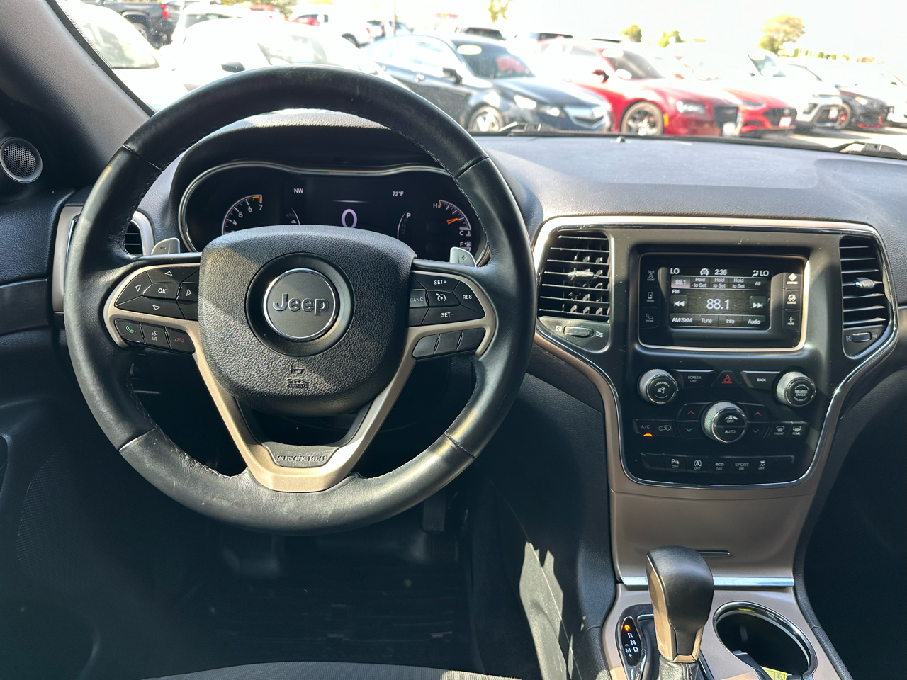 2017 Jeep Grand Cherokee Laredo photo 3