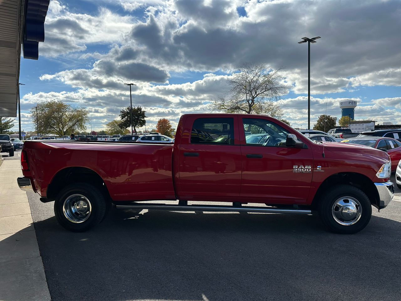 RAM 3500 Tradesman Crew Cab 4WD DRW 2018 RAM 3500 Tradesman Crew Cab 4WD DRW 2018