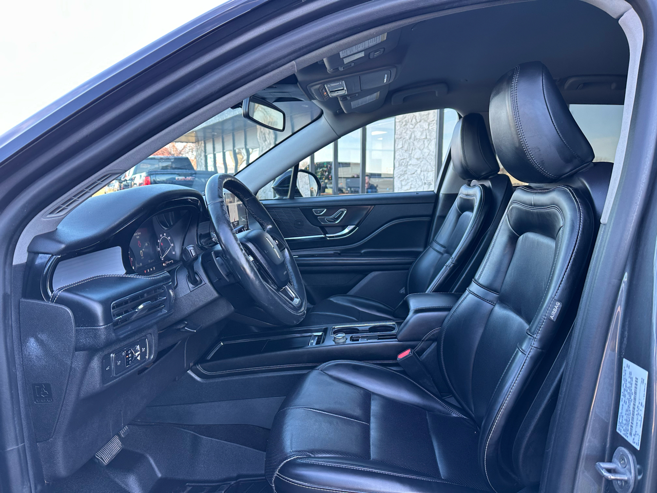 2021 Lincoln Corsair Standard photo 2