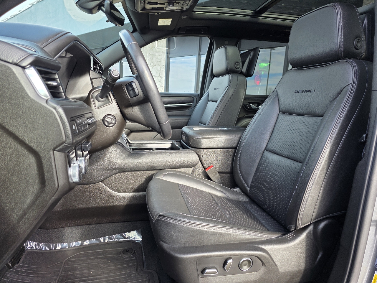 GMC Yukon Denali 4WD 2021