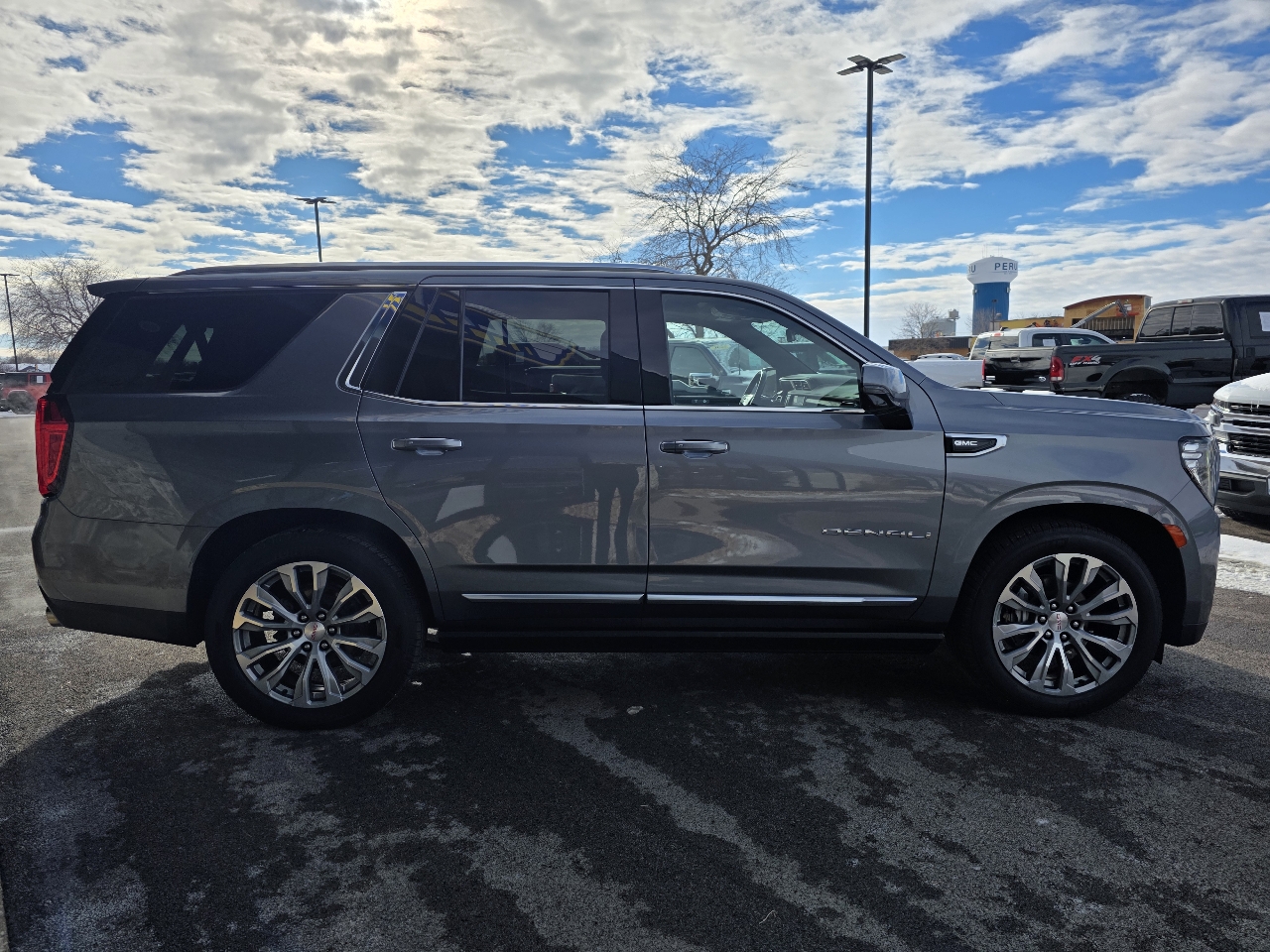 GMC Yukon Denali 4WD 2021