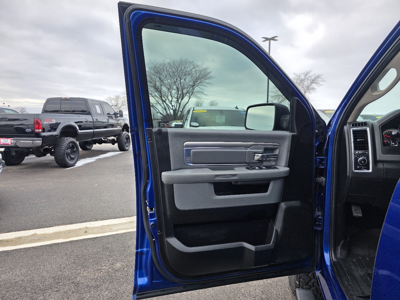 RAM 1500 Classic Big Horn 4x4 Crew Cab 5'7" Box 2019