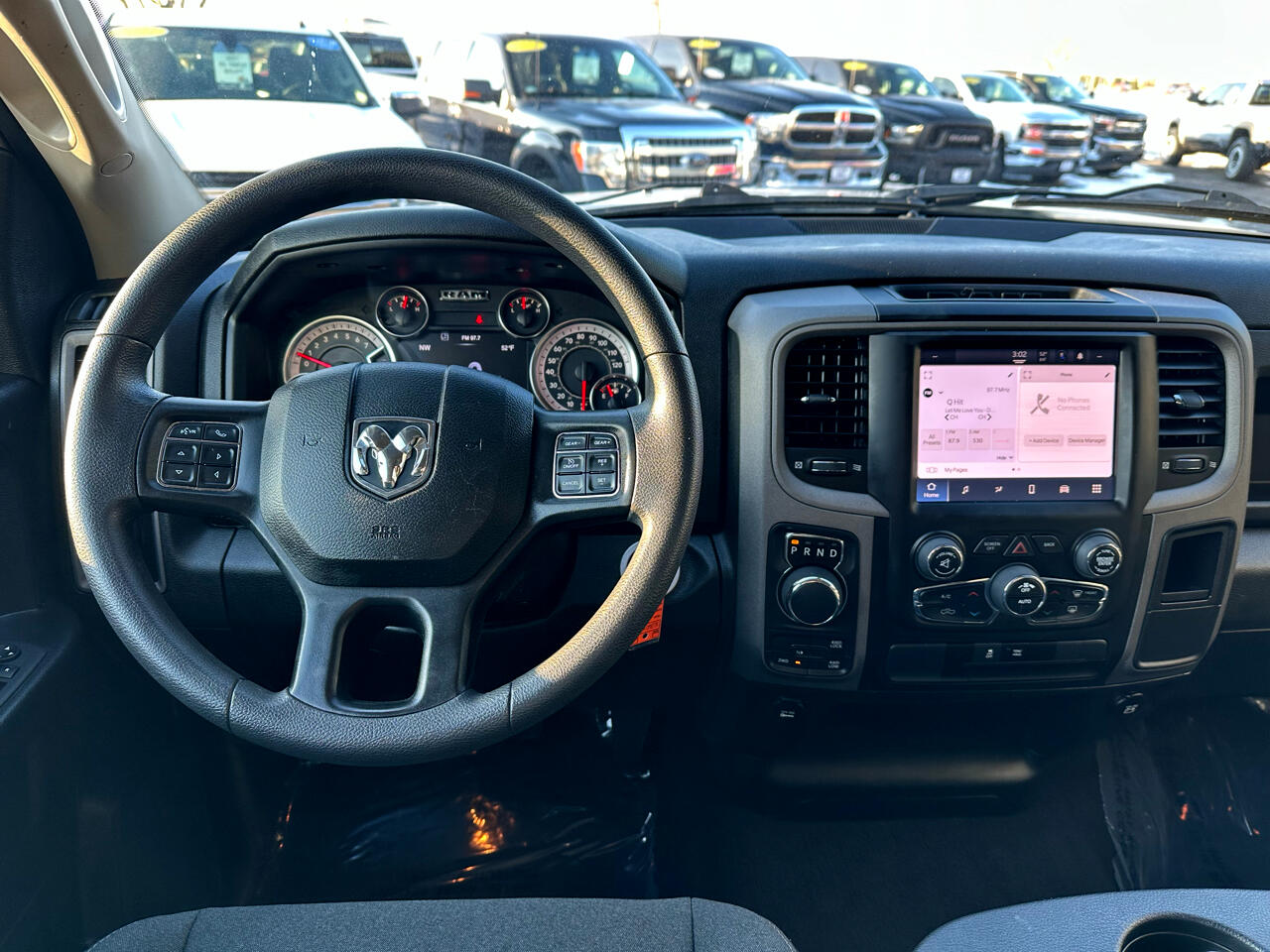 RAM 1500 Classic Express 4x4 Crew Cab 5'7" Box 2023