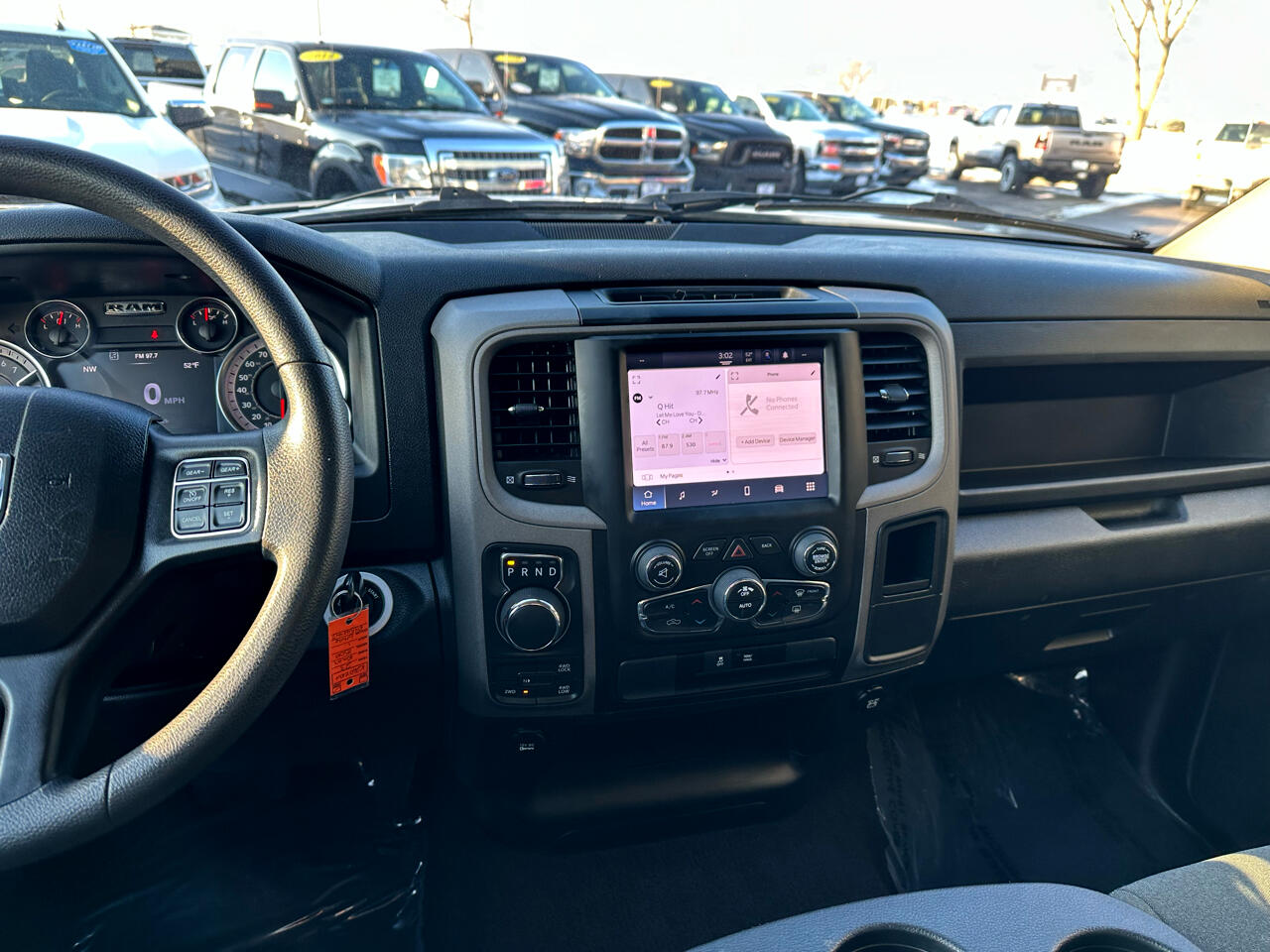 RAM 1500 Classic Express 4x4 Crew Cab 5'7" Box 2023