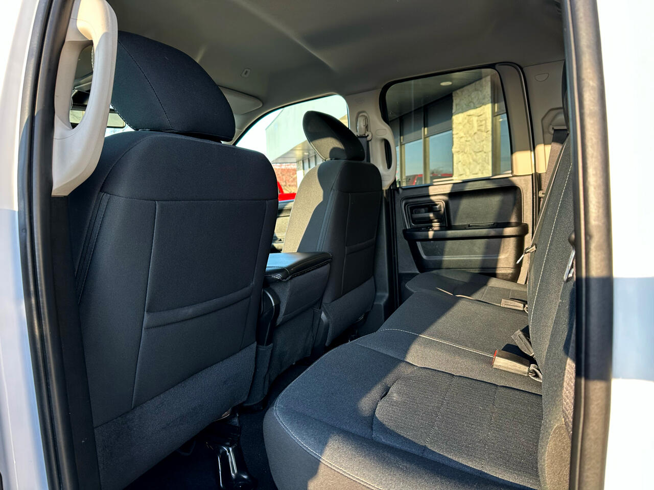 RAM 1500 Classic Express 4x4 Crew Cab 5'7" Box 2023