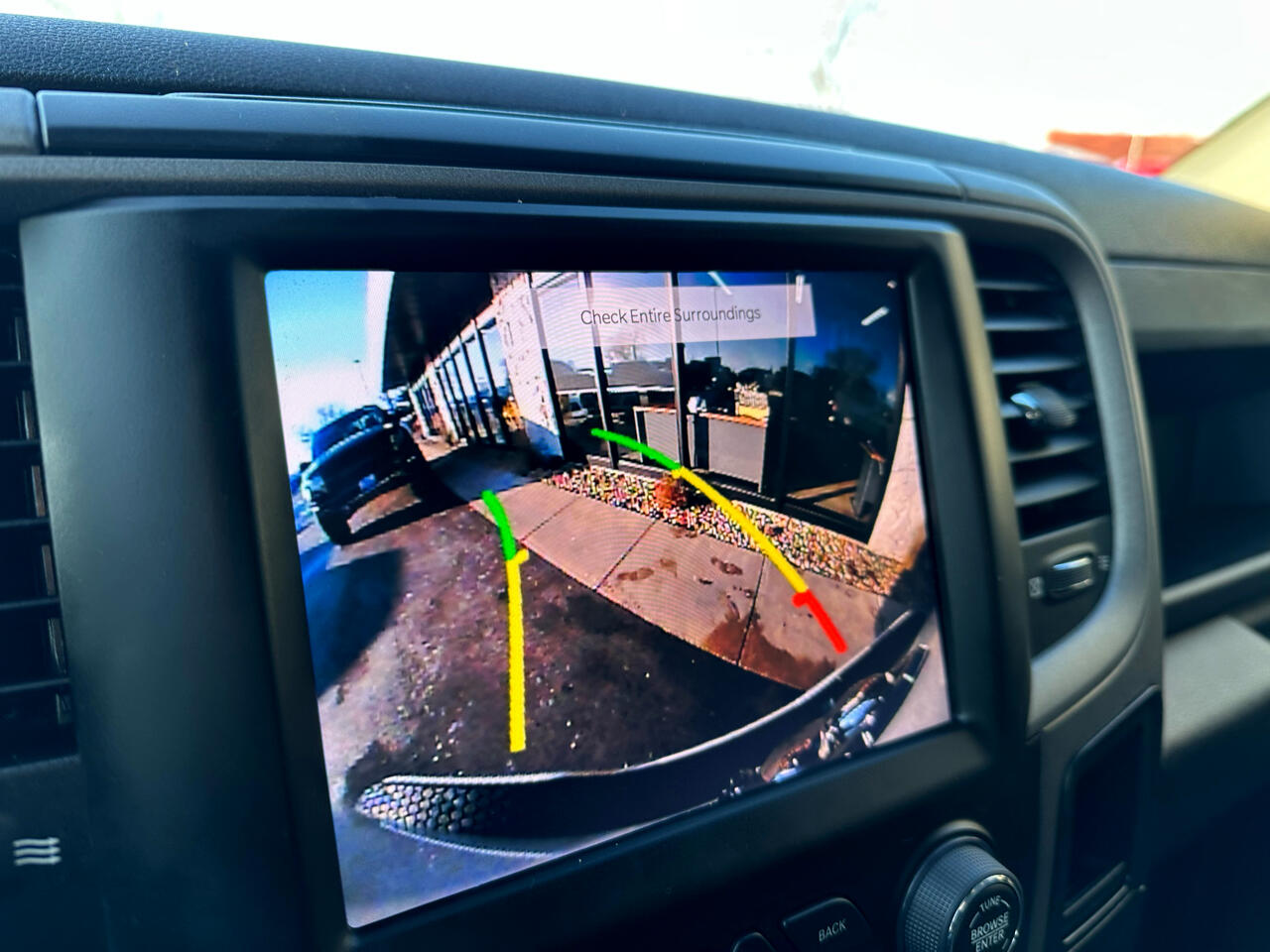 RAM 1500 Classic Express 4x4 Crew Cab 5'7" Box 2023