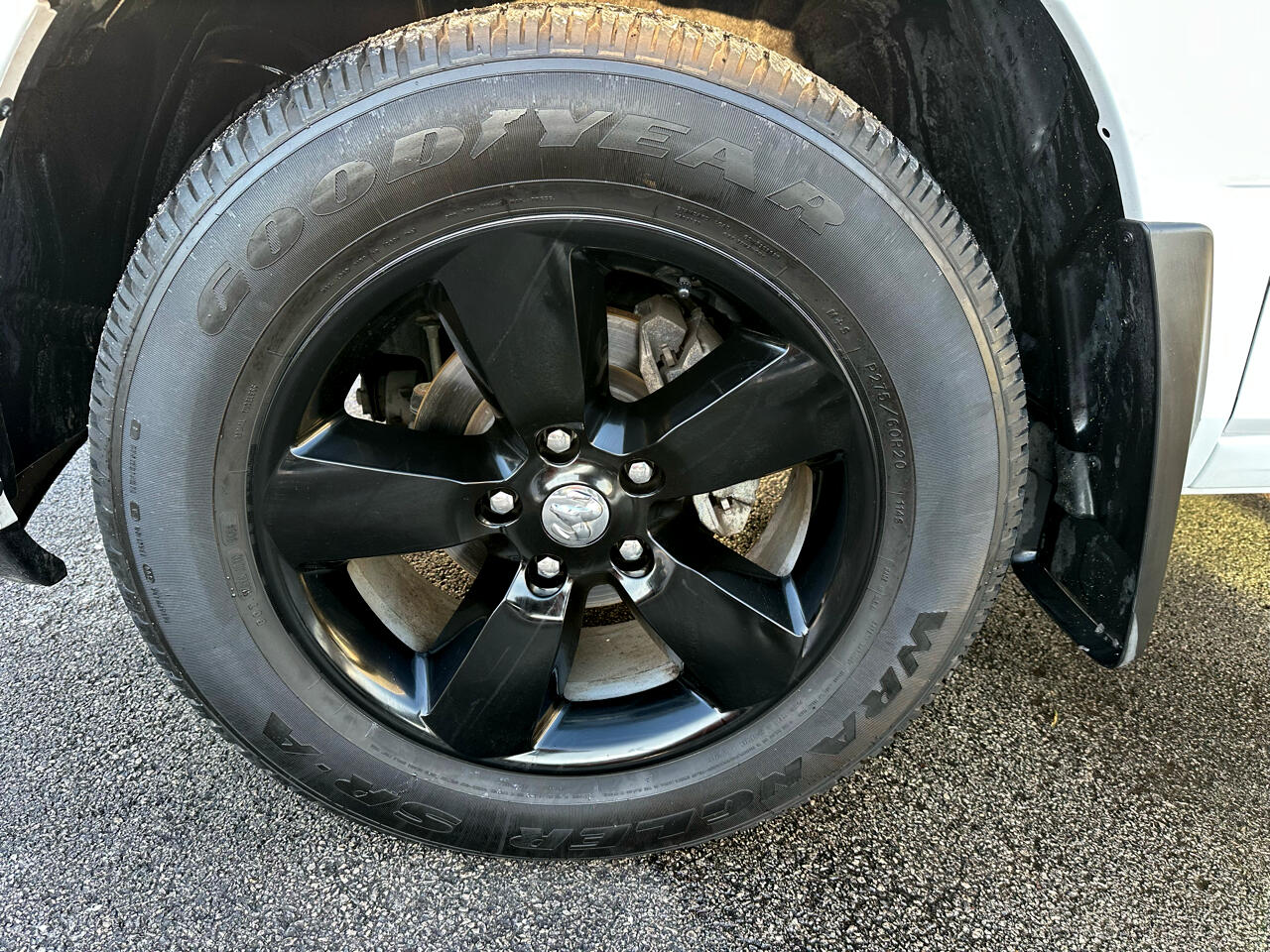 RAM 1500 Classic Express 4x4 Crew Cab 5'7" Box 2023