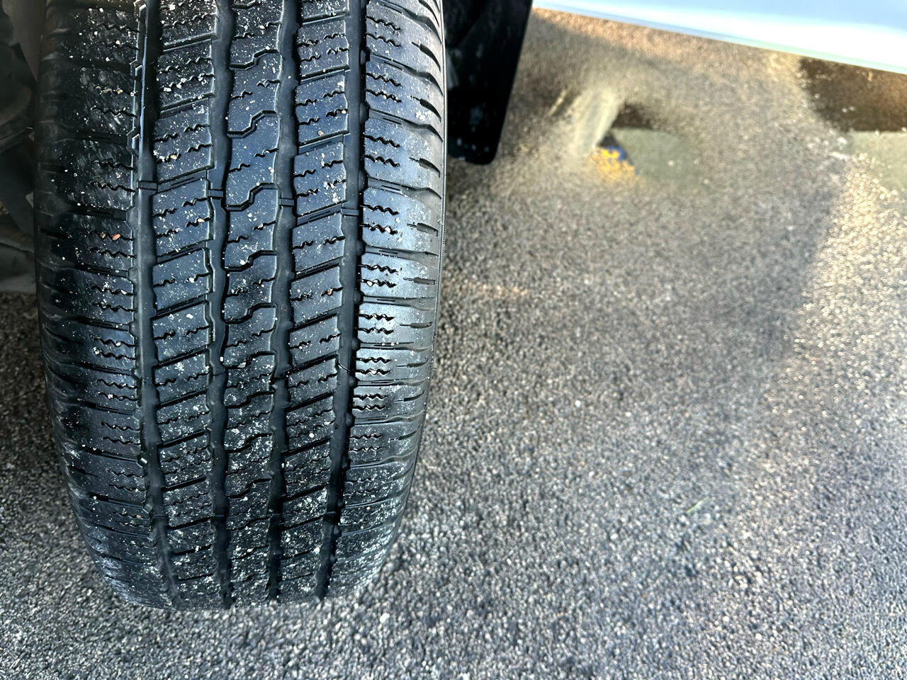 RAM 1500 Classic Express 4x4 Crew Cab 5'7" Box 2023