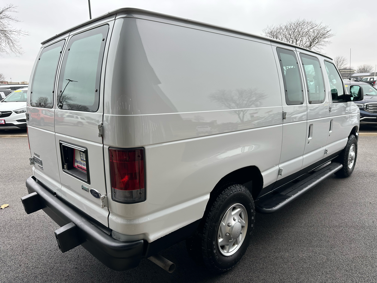 Ford Econoline E-250 2011