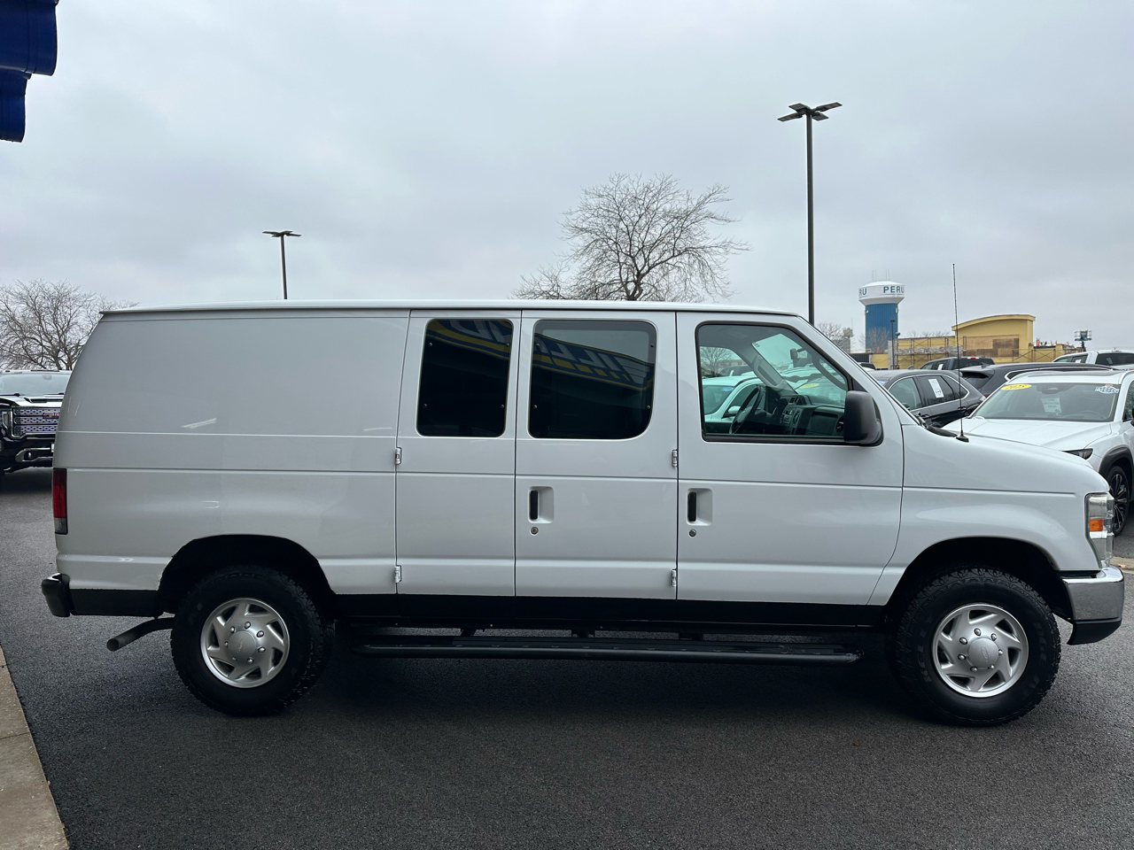 Ford Econoline E-250 2011