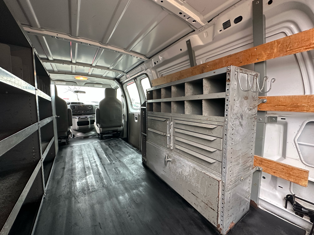 Ford Econoline E-250 2011