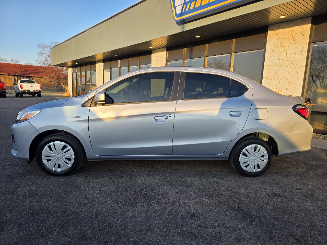 Mitsubishi Mirage G4 ES 2024