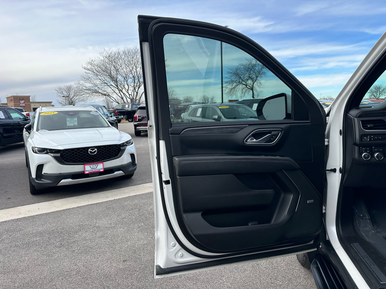 GMC Yukon SLT 4WD 2023