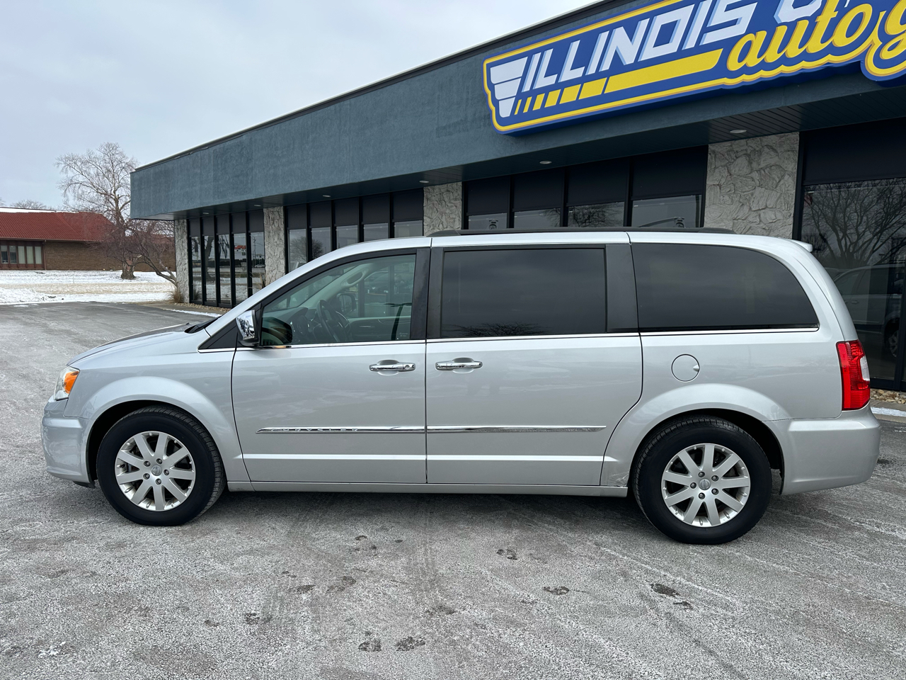 Chrysler Town & Country Touring-L 2012