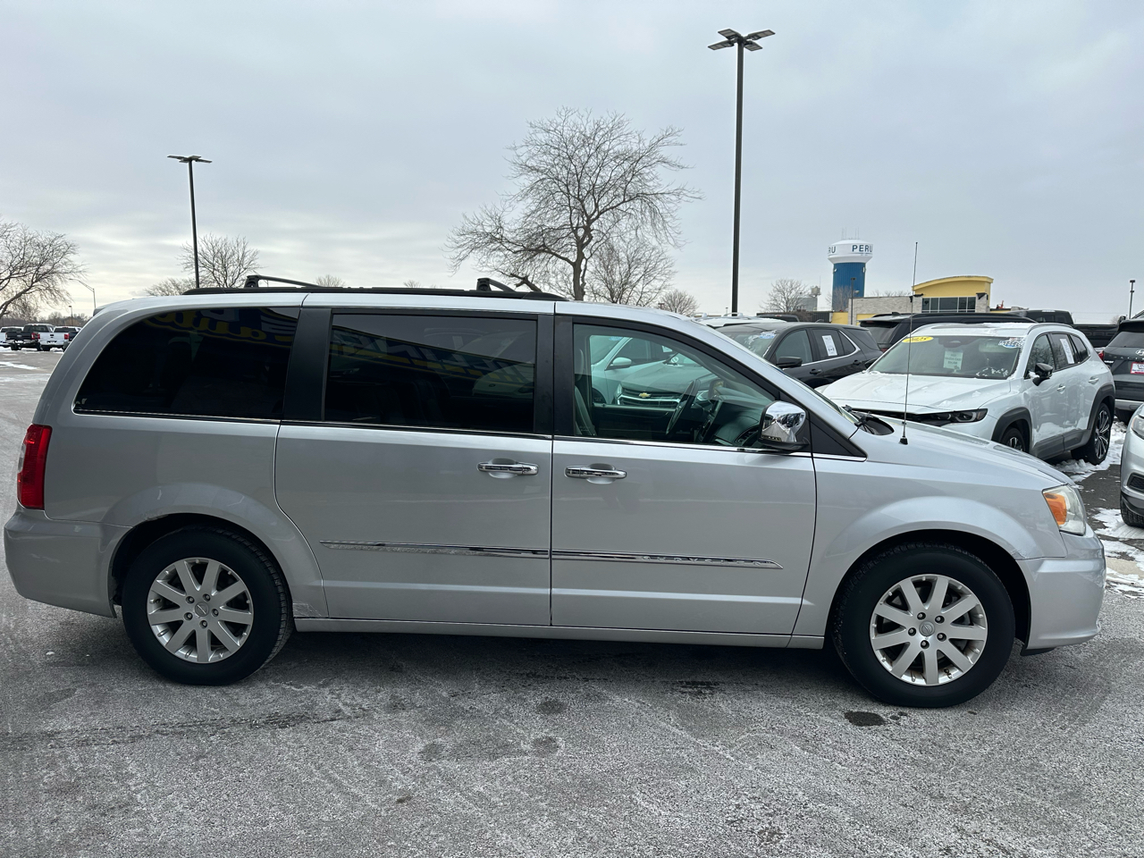 Chrysler Town & Country Touring-L 2012