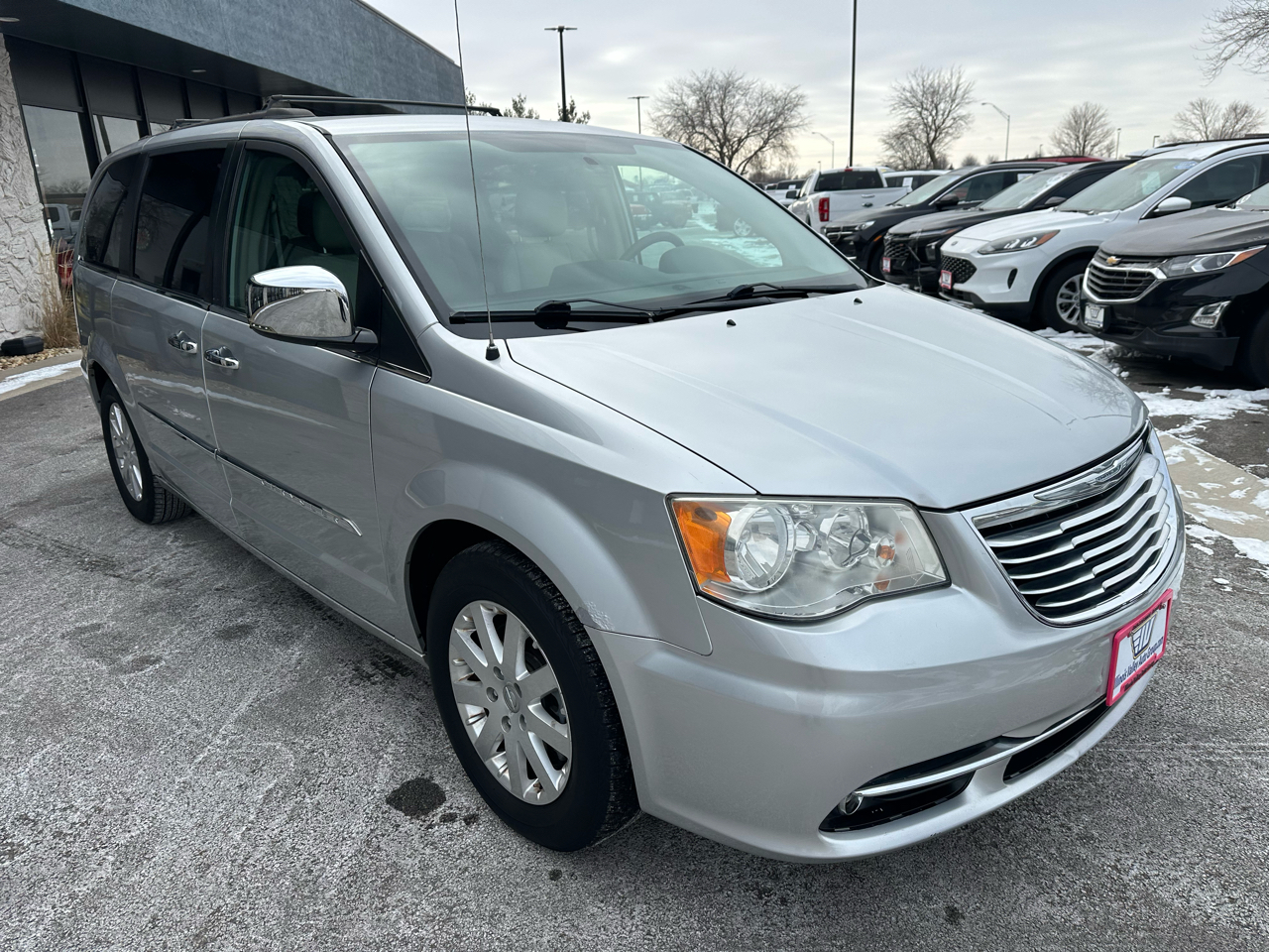 Chrysler Town & Country Touring-L 2012